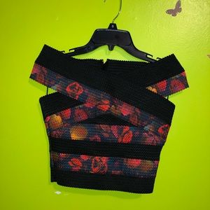 Off the shoulder rose crop top🌹